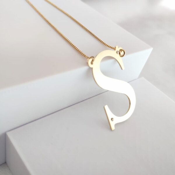 Gargantilha personalizada monograma 1 inicial com ponte de luz - Imagem 2