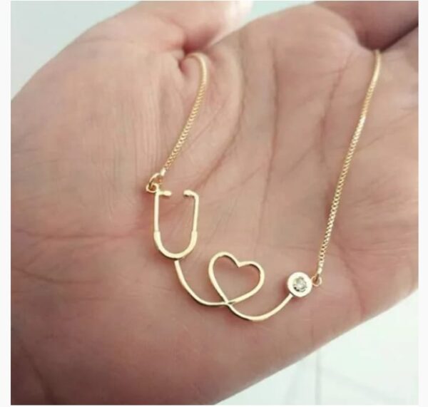 Gargantilha personalizada Estetoscópio com Coração e Zirconia - Imagem 3