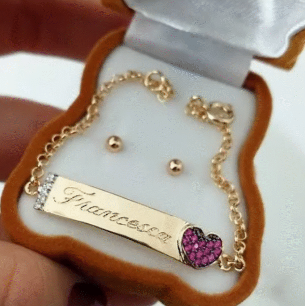 Pulseira infantil personalizada coração cravejado zircônias rubi+ brinco bolinha banho ouro 18k - Imagem 2
