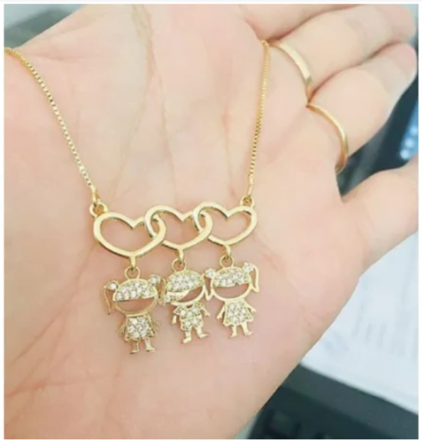 Gargantilha Personalizada Canquinha corações 3 Bonecos (as) Cravejado Banho ouro