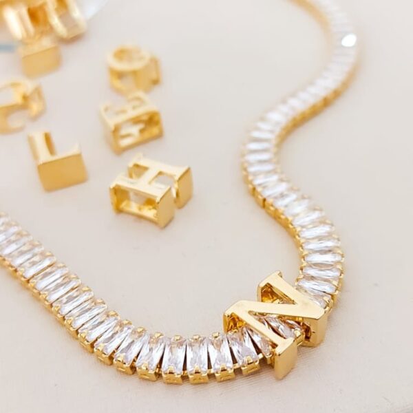 Chocker Personalizada Baguete Cristal Com Inicial Banho ouro