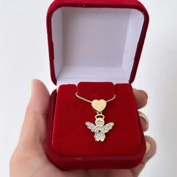 Gargantilha personalizada Coração e Anjinho Cravejado Banho Ouro