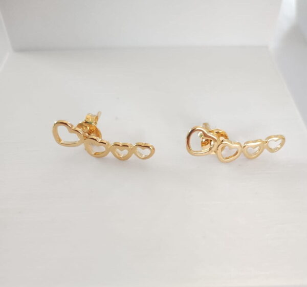 Brinco Pequeno Ear Cuf Corações Banho ouro - Imagem 3