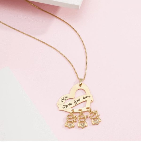 Gargantilha Personalizada Coração Mãe Nomes 2 Bonecos Cravejado Zircônias