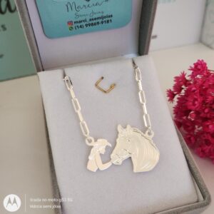 Gargantilha Personalizada Pingente Menina e Cavalo