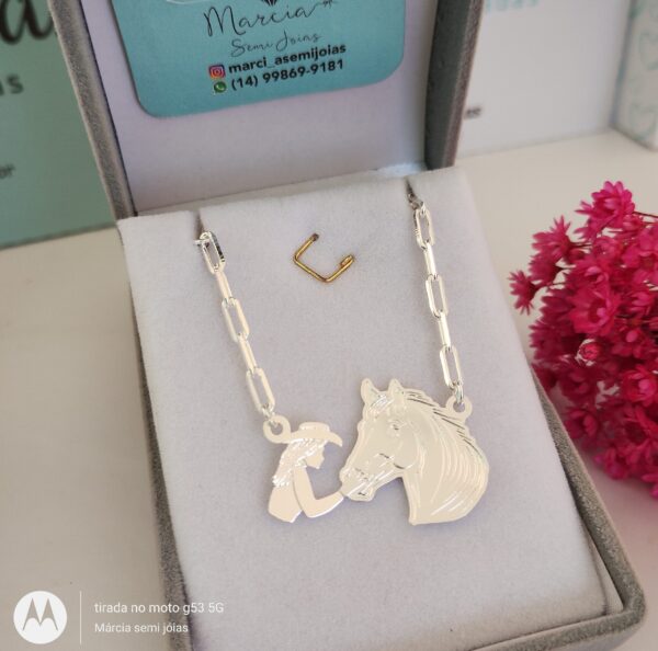 Gargantilha Personalizada Pingente Menina e Cavalo