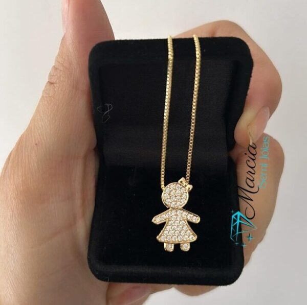 Gargantilha Personalizada Pingente Menina ou Menino cravejado zircônias Banho ouro 18k