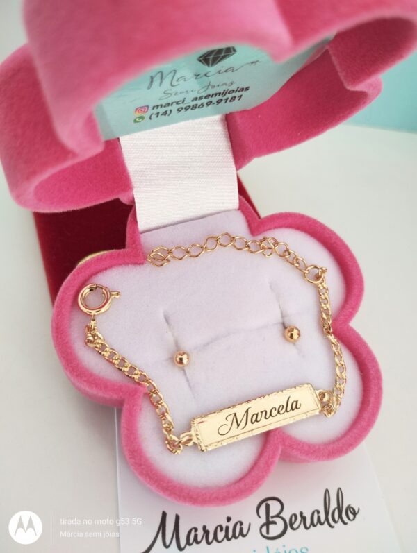 Conjunto Pulseira  Recém Nascido Personalizada Chapinha Lisa Gravação Do Nome+ Brinco Bolinha Banho ouro 18k - Imagem 2