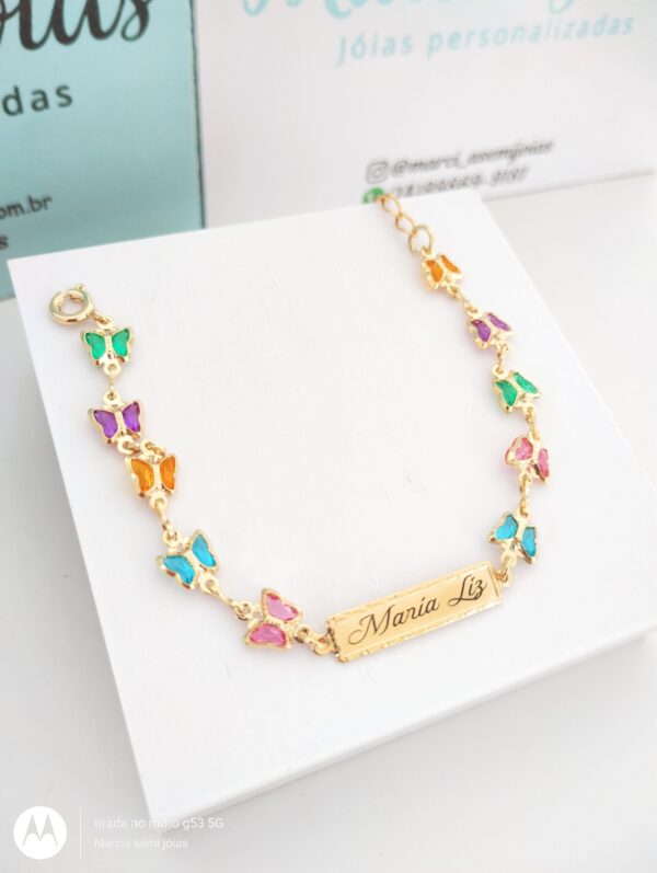 Pulseira Infantil Personalizada Borboletas Coloridas Chapinha Gravação Do Nome Banho Ouro Nome - Imagem 2