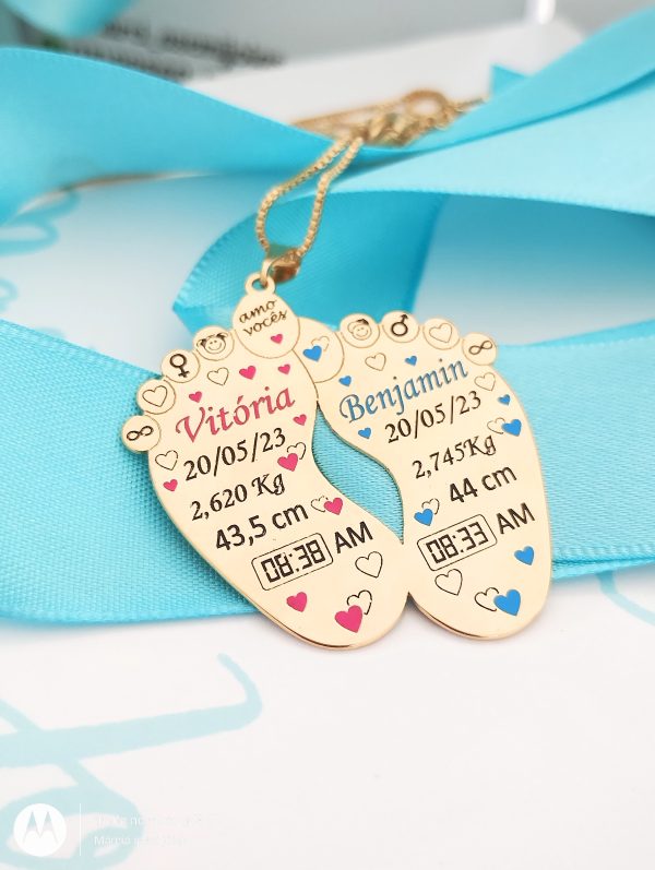 Gargantilha Personalizada  Dois Pezinhos Dados Nascimento Banho ouro