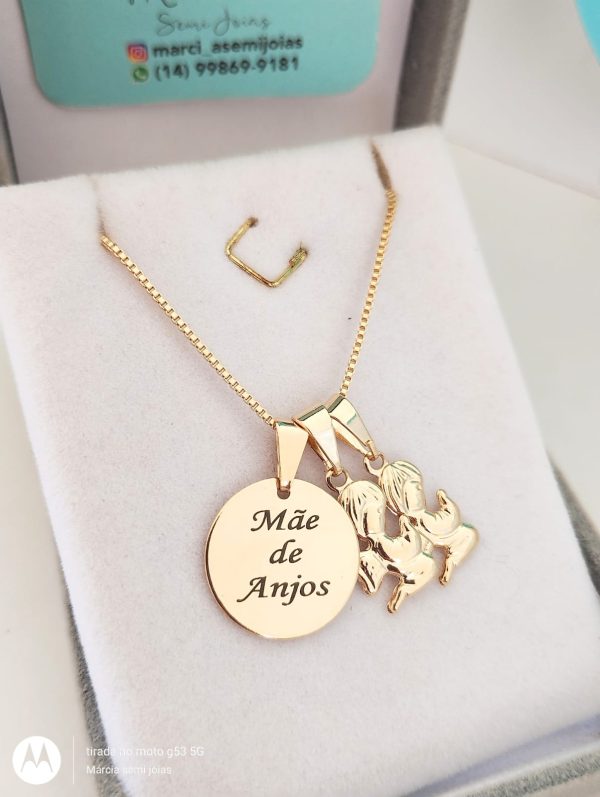 Gargantilha personalizada Medalhinha Mãe De Anjos 2 Anjos Banho ouro 18k