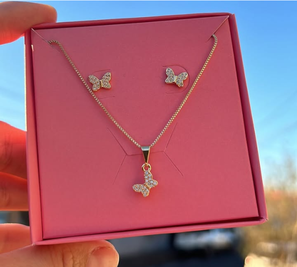 Conjunto Infantil Borboleta Cravejado zircônias Banho ouro 18k
