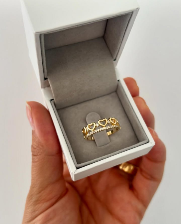 Anel Corações Vazado Detalhes Cravejado zircônias Banho ouro 18k